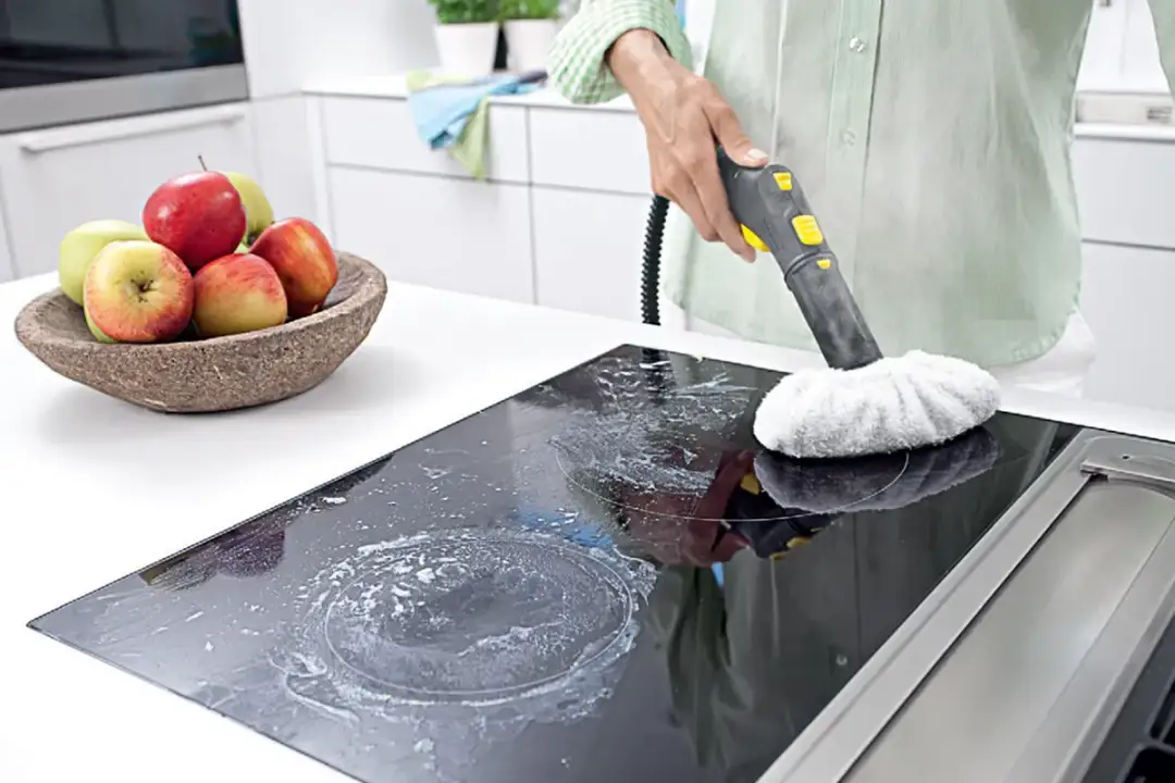 Mycie paneli parownicą Kärcher: Bezpieczne czy ryzykowne?