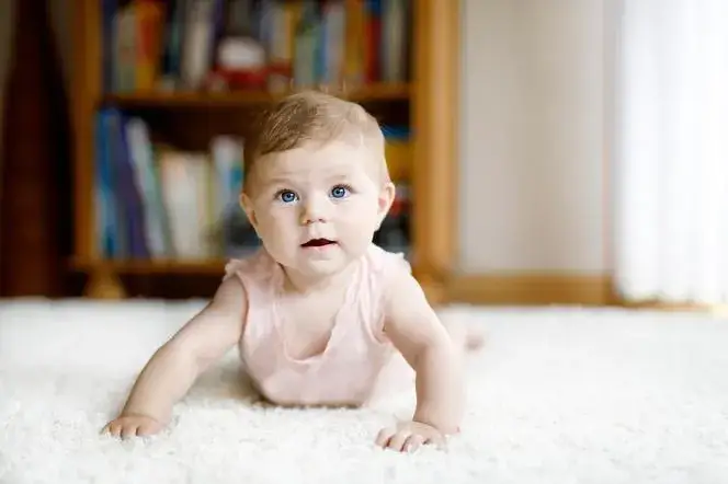 Skoki rozwojowe u niemowlaka - kiedy się zaczynają i jak je rozpoznać