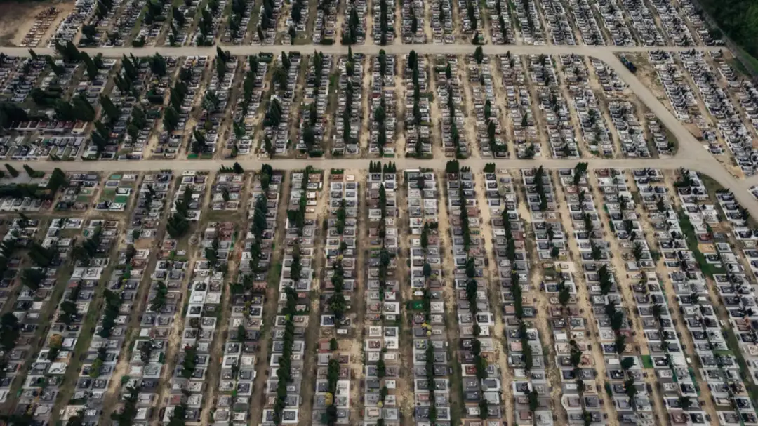 Jak znaleźć zmarłego na cmentarzu w Koninie - praktyczne wskazówki