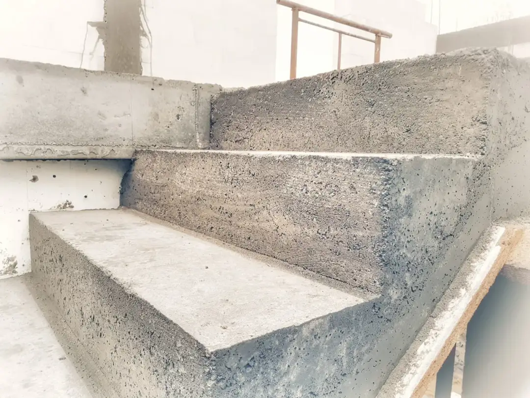 Jak zrobić schody betonowe szalunek – uniknij najczęstszych błędów