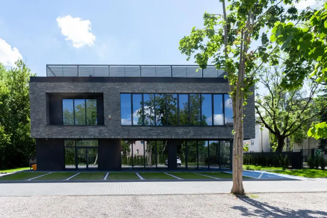 Ile kosztuje budowa 1m2 biurowca? Poznaj realne ceny i koszty