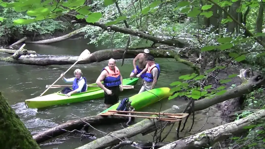 Spływ kajakowy Drawa: trasy, porady i atrakcje, które musisz znać przed wyprawą