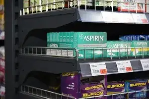 Jakie leki kupię na stacji benzynowej w Niemczech? Sprawdź, co warto mieć