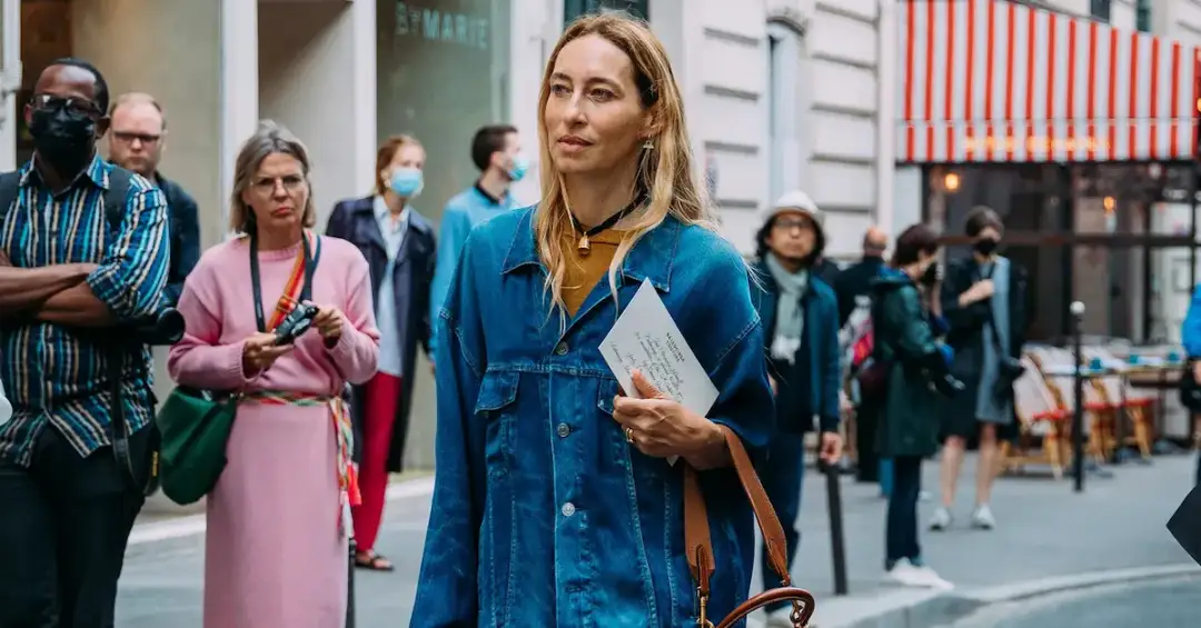 Czy kurtki jeansowe są modne? Odkryj najnowsze trendy i style