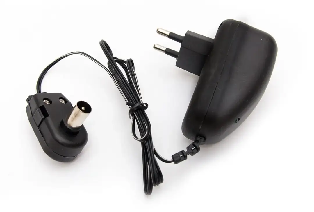 Najlepszy zasilacz do anteny naziemnej – uniknij problemów z sygnałem