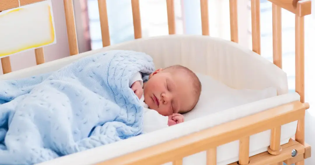 Śmierć łóżeczkowa do kiedy grozi? Poznaj ryzyko dla niemowląt