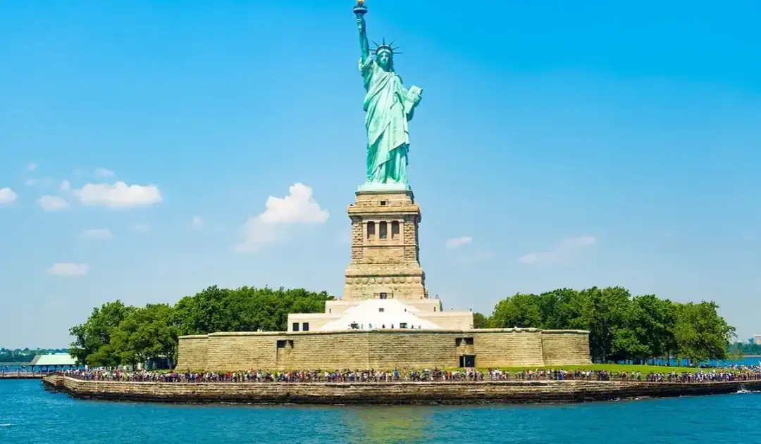 Ile dokładnie trwa lot z Nowego Jorku do Los Angeles? Sprawdź szczegóły!