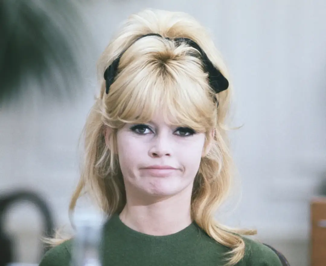 Fryzury lata 60: najpiękniejsze stylizacje, które zrobisz sama w domu