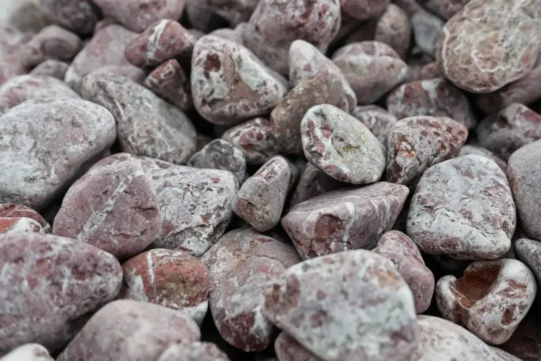 Ile kruszywa na m²? Oblicz idealną ilość (z przykładami)