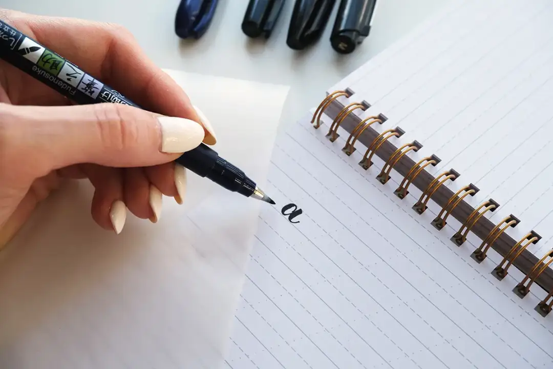 Zeszyt dla leworęcznych czym się różnią – poznaj kluczowe różnice