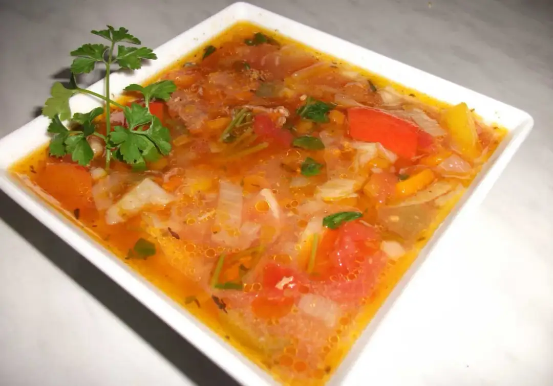 Prosta zupa gulaszowa z wieprzowiny, którą zrobisz w 30 minut