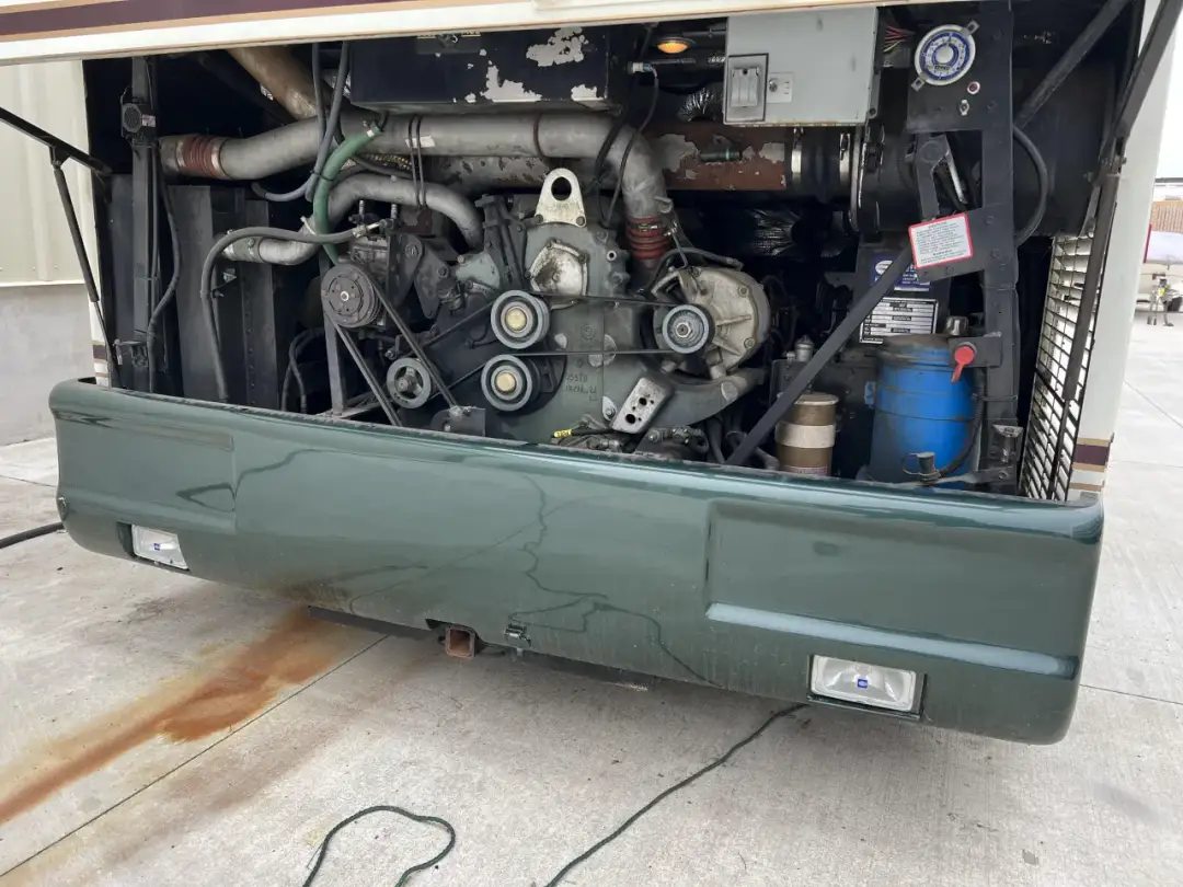 Jaki silnik do przyczepy kempingowej? Oto, czego musisz unikać