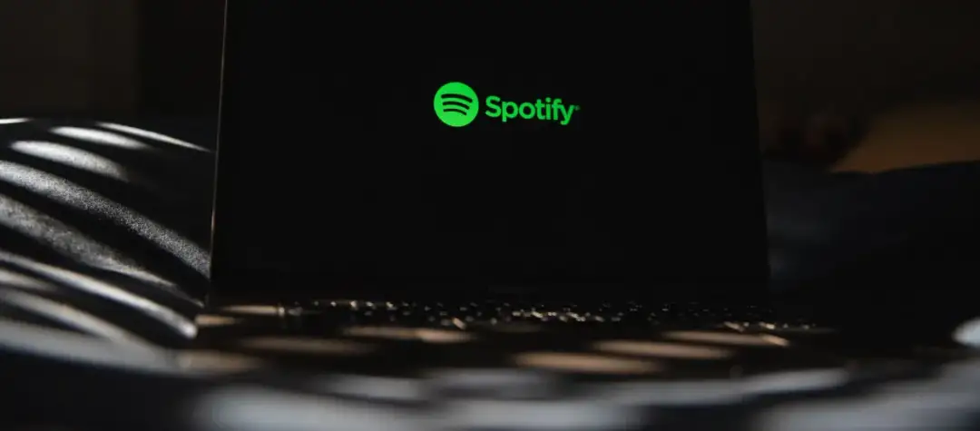 Ile Spotify płaci za 1000 wyświetleń? Fakty, które zaskakują artystów