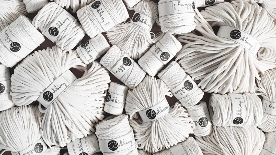 Jaki sznurek do bransoletek wybrać, aby uniknąć błędów w makramie?