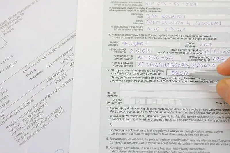 Jak wypełnić umowę darowizny pojazdu, aby uniknąć problemów prawnych