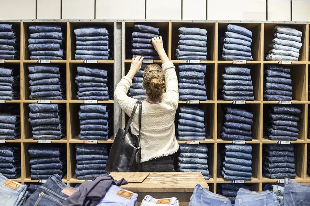 Gdzie kupić literaturę w spódnicy? Poznaj najlepsze miejsca na zakupy