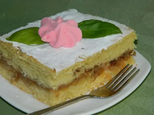 Najlepsze ciasto ucierane ze śmietaną i olejem - prosty przepis krok po kroku