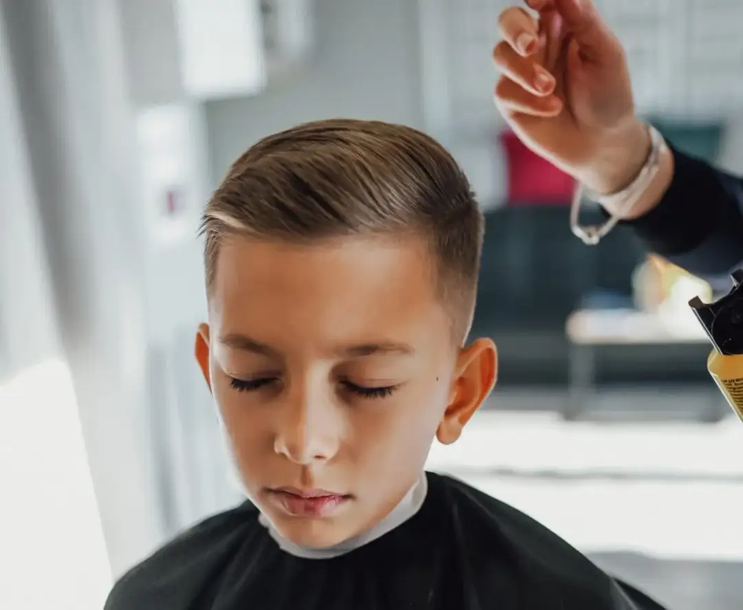 Fryzura na chłopczycę dla kogo? Idealne opcje dla aktywnych dzieci