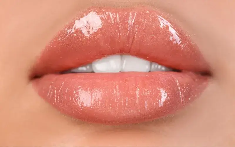 Makijaż po powiększaniu ust: Czekaj 24h czy dłużej?