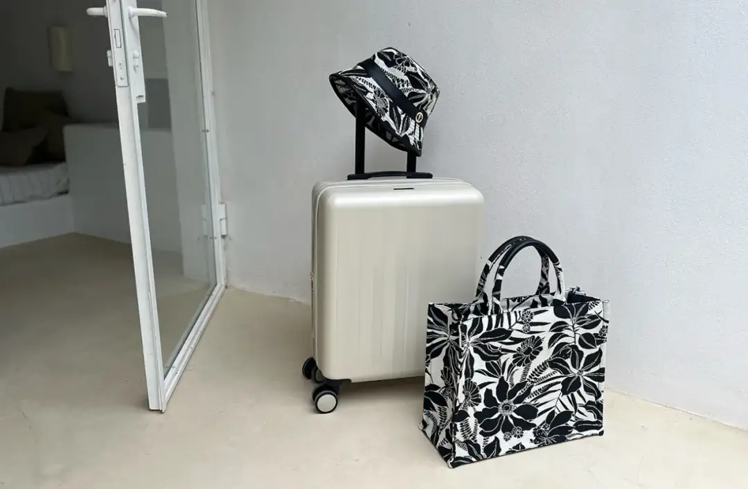 Jaki rozmiar walizki do samolotu? Uniknij problemów z bagażem