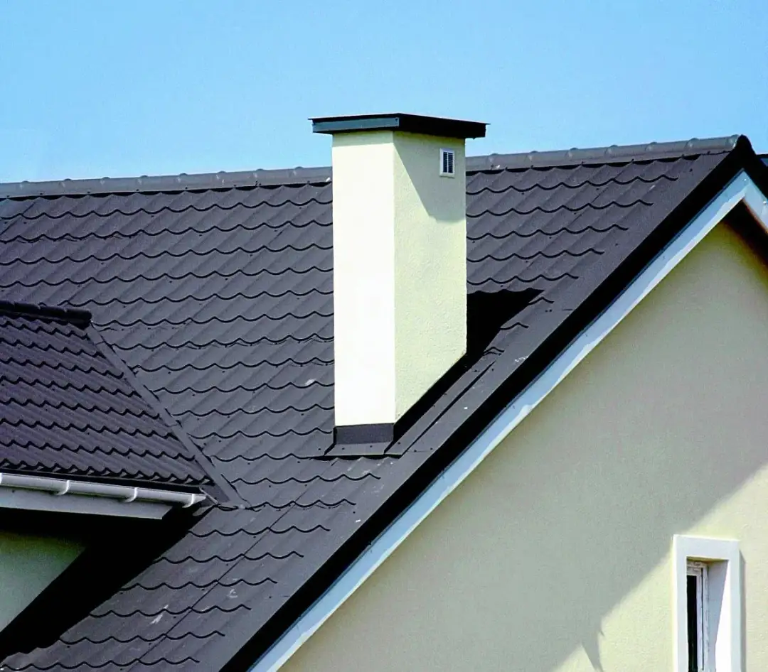 Czym obłożyć komin na dachu? Najlepsze materiały i porady