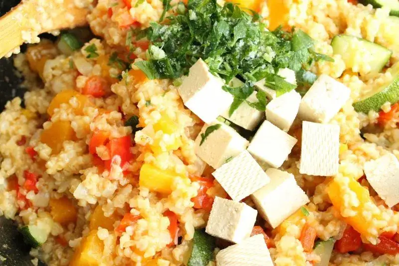 Przepis na kaszotto z tofu: prosty sposób na szybki i zdrowy obiad