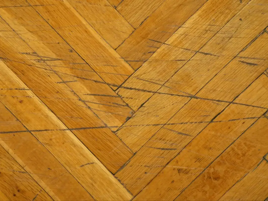 Jak usunąć zarysowania na panelach - proste metody na idealne wykończenie