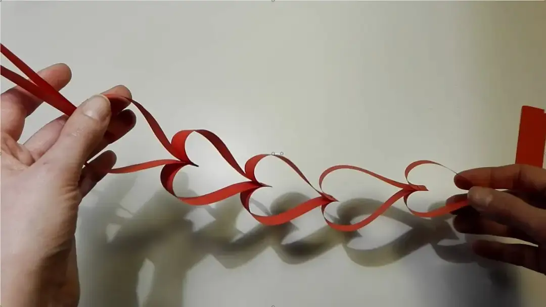 Jak zrobić naszyjnik z papieru - proste kroki, które zaskoczą każdego