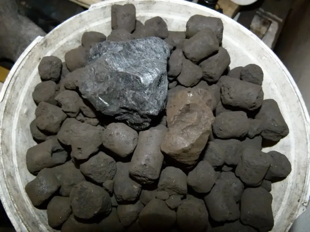 Jaki węgiel do pieca z nadmuchem: najlepszy wybór dla efektywnego ogrzewania