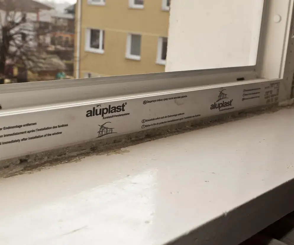 Wymiana okien w bloku: czy naprawdę można odliczyć koszty od podatku?