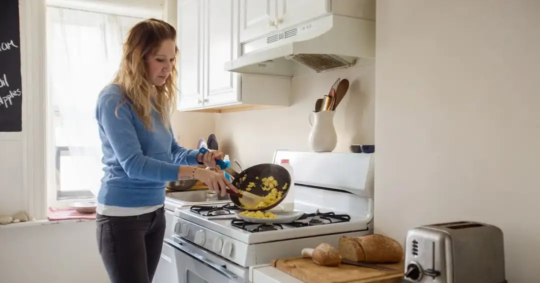 Czy jajecznica jest dietetyczna? Sprawdź, jak ją przygotować zdrowo