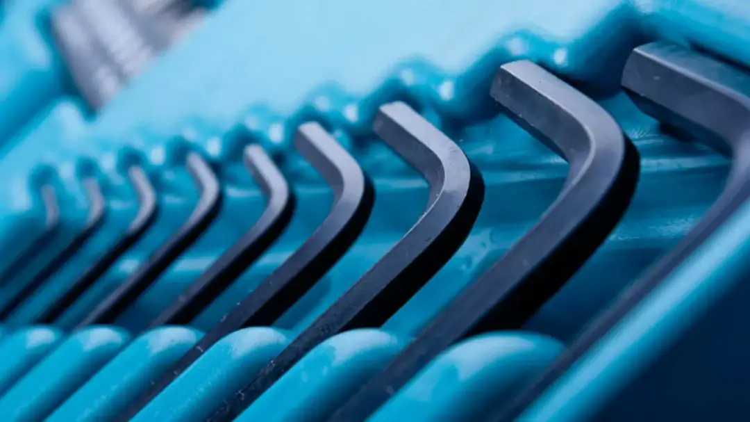 Duże klucze imbusowe: Kiedy są niezbędne w warsztacie?