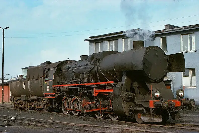 Kto wynalazł parowóz? Odkryj fascynującą historię i twórców lokomotyw