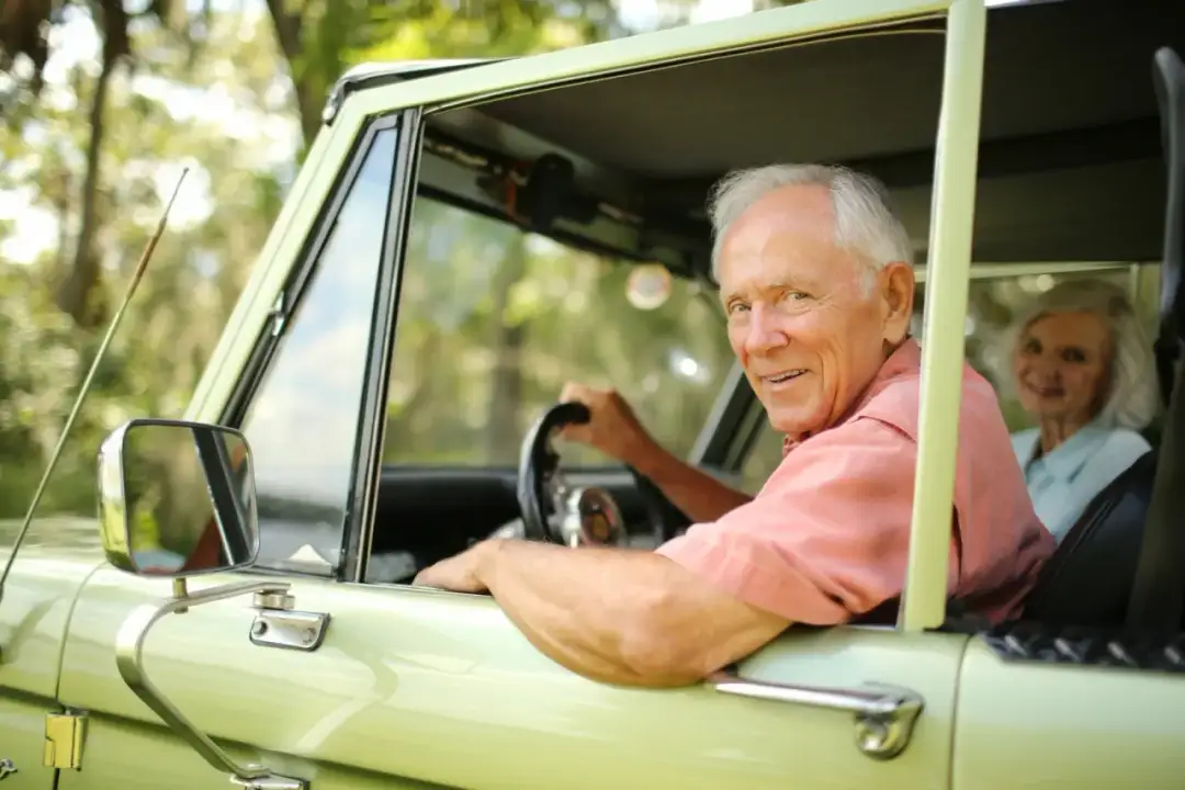 OC dla pojazdów powyżej 40 lat - czy musisz płacić cały rok?