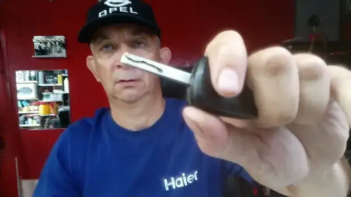 Wymiana baterii w kluczyku Opel - proste kroki, uniknij problemów