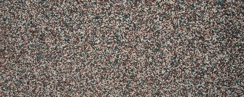 Ile kosztuje położenie tynku mozaikowego? Poznaj ukryte koszty!