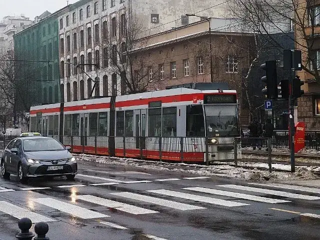 Jak dojechać na dworzec Łódź Widzew - łatwe i szybkie opcje transportu