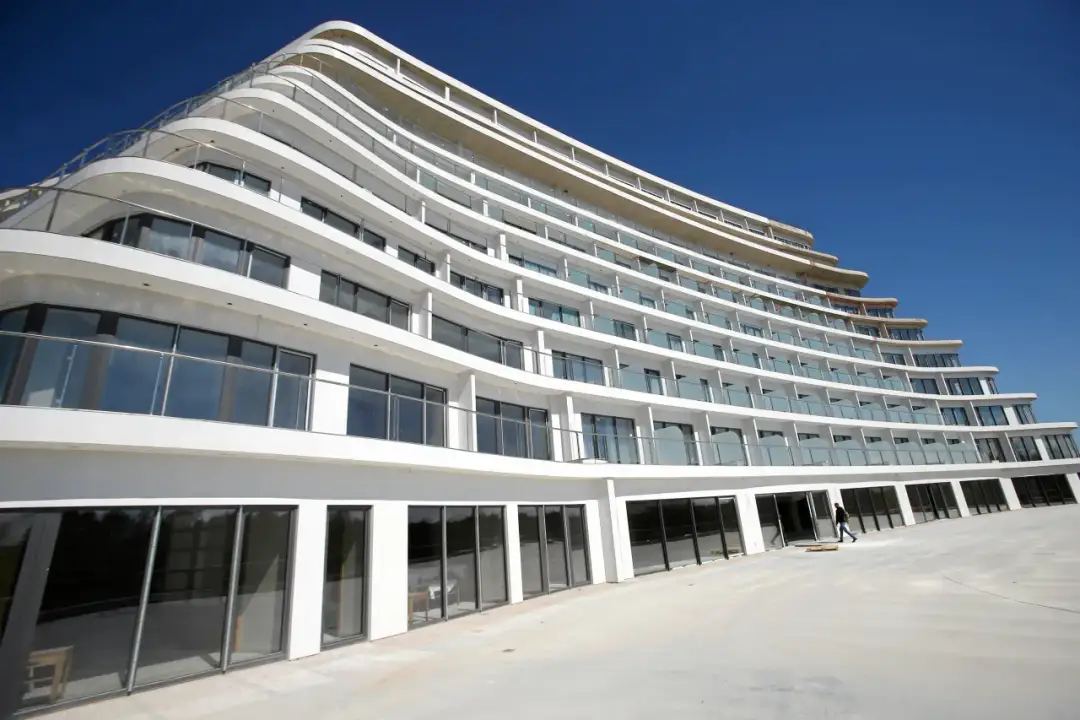 Hotel w Pobierowie kiedy otwarcie? Oto najnowsze informacje i szczegóły