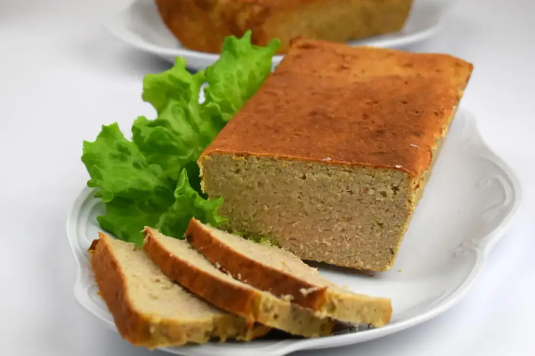 Jak długo piec pasztet z drobiu, aby był soczysty i smaczny?