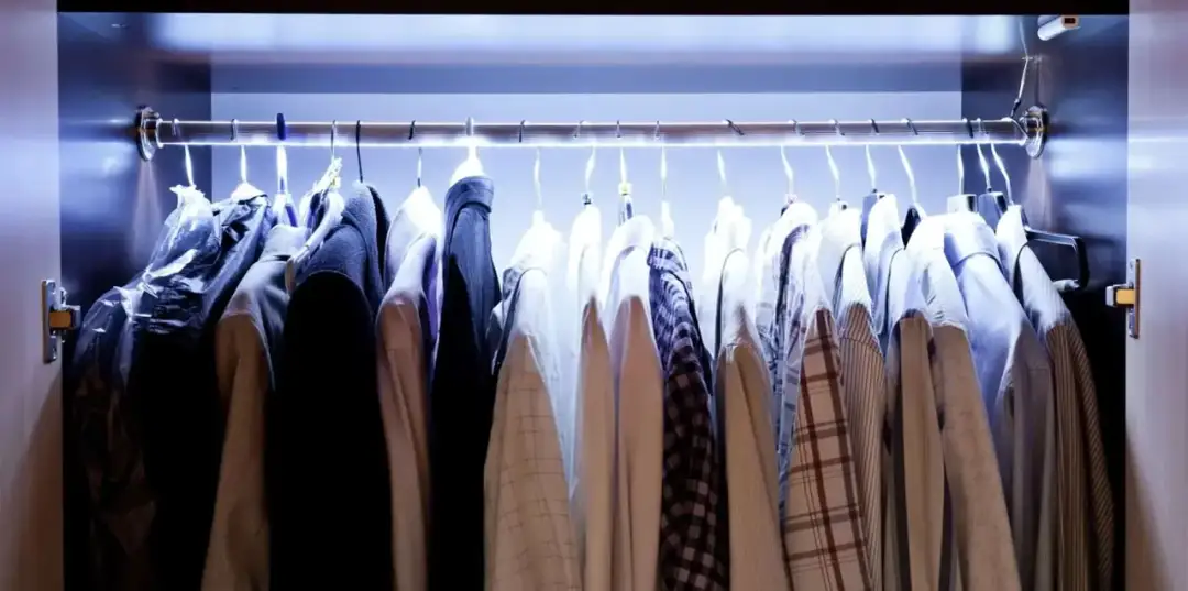 Oświetlenie w garderobie - wybierz idealne światło i uniknij błędów