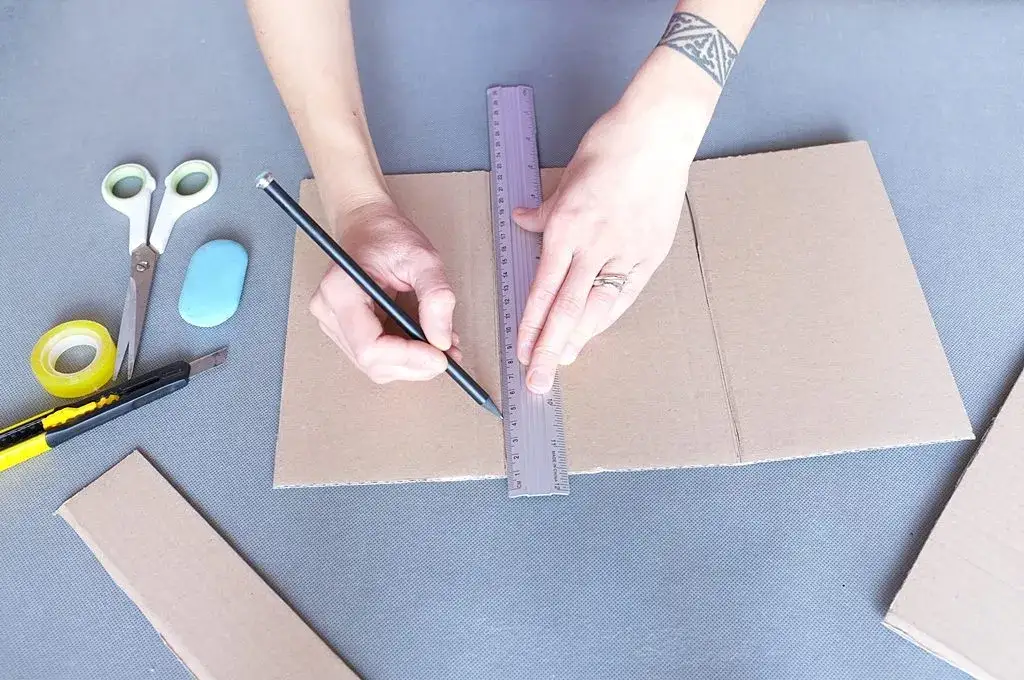 Jak zrobić szafkę na buty z kartonu - prosta instrukcja krok po kroku