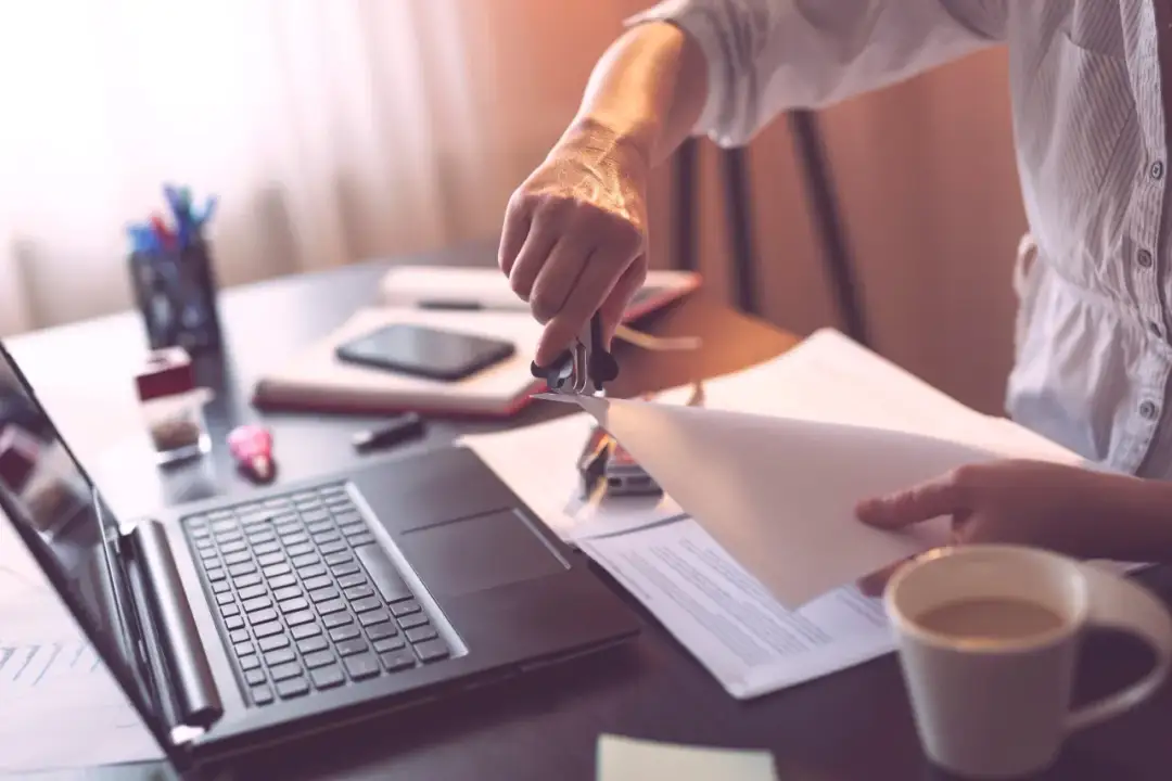 Ile trwa wizyta u notariusza? Poznaj czas i uniknij opóźnień