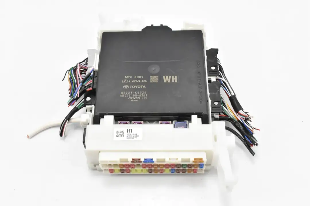 Gdzie są bezpieczniki w Toyota Yaris 2? Sprawdź ich lokalizację