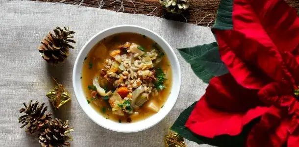 Co dodać do zupy grzybowej, by była smaczniejsza i bardziej sycąca