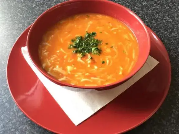 Zupa pomidorowa jak u mamy w Thermomix – smak dzieciństwa w 30 minut