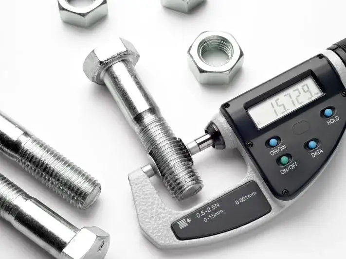 Jaki wkręt do kołka 6 mm? Oto, czego musisz unikać przy wyborze