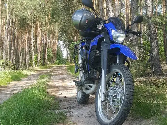 Trasy motocyklowe enduro w Polsce: odkryj najciekawsze szlaki i wyzwania