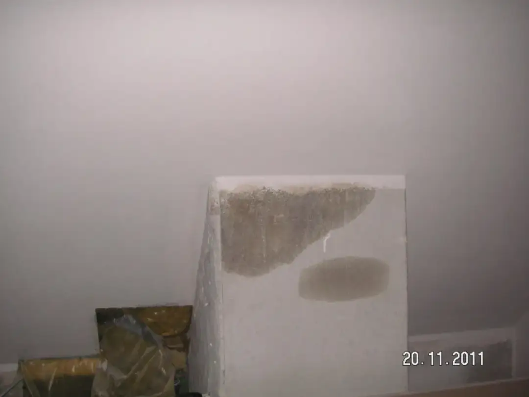 Dlaczego komin jest mokry? Odkryj przyczyny i sposoby na wilgoć