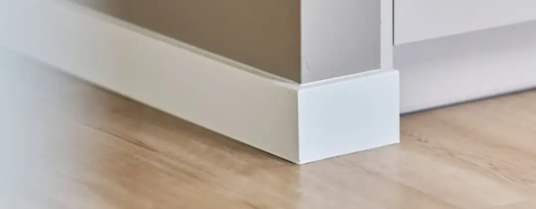 Jakie listwy do paneli wybrać, aby uniknąć kosztownych błędów?