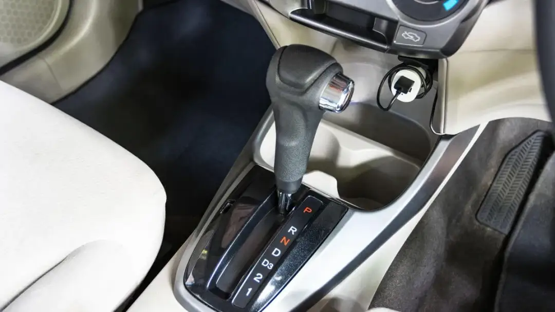 Jak działa półautomatyczna skrzynia biegów i dlaczego warto ją znać